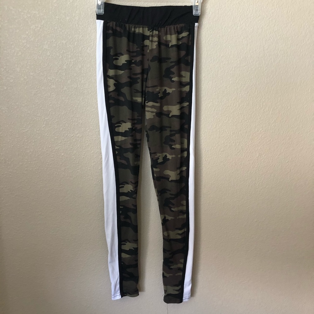 Rue 21 camo leggings